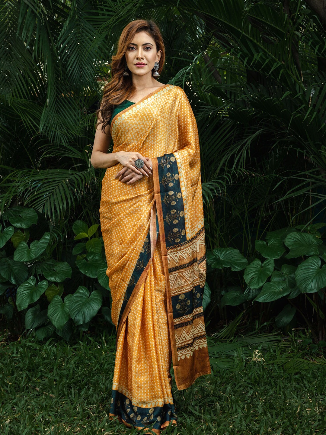 

BEATITUDE Yellow & White Batik Satin Saree