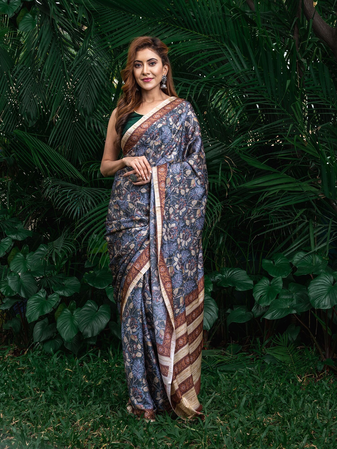 

BEATITUDE Grey Floral Satin Saree