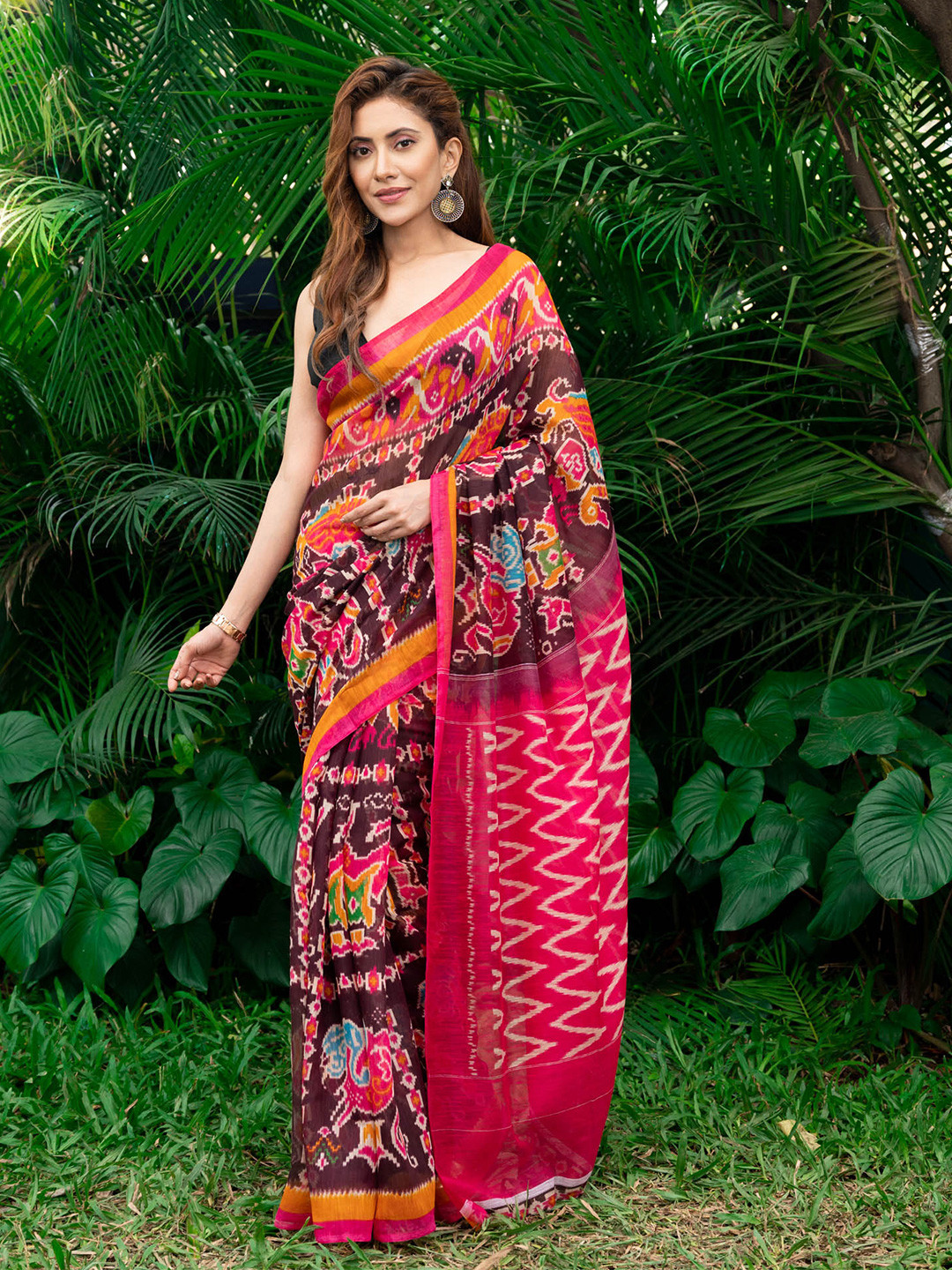 

BEATITUDE Pink & Yellow Ethnic Motifs Saree