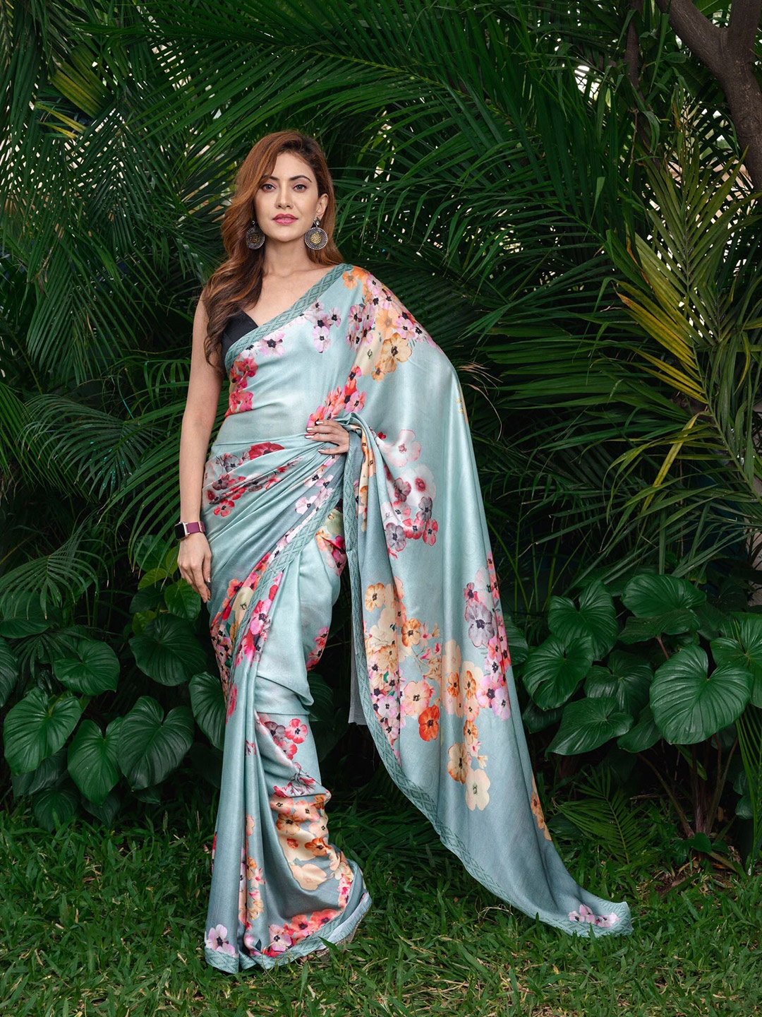 

BEATITUDE Blue & Pink Floral Satin Saree