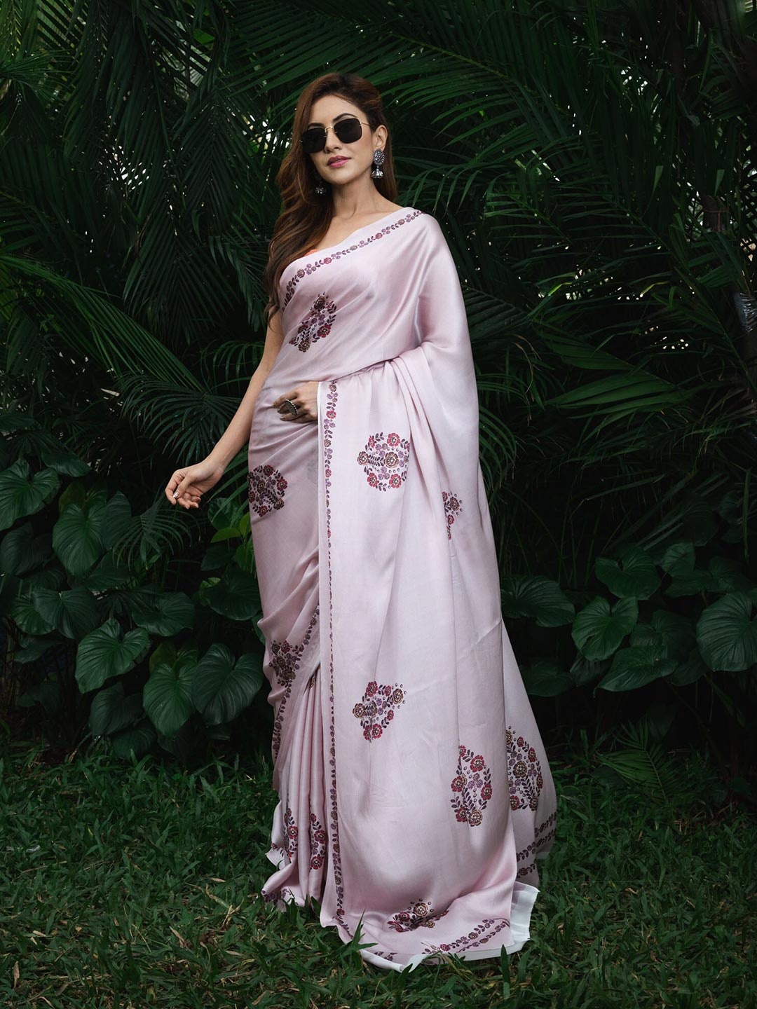 

BEATITUDE Mauve & Pink Floral Satin Saree