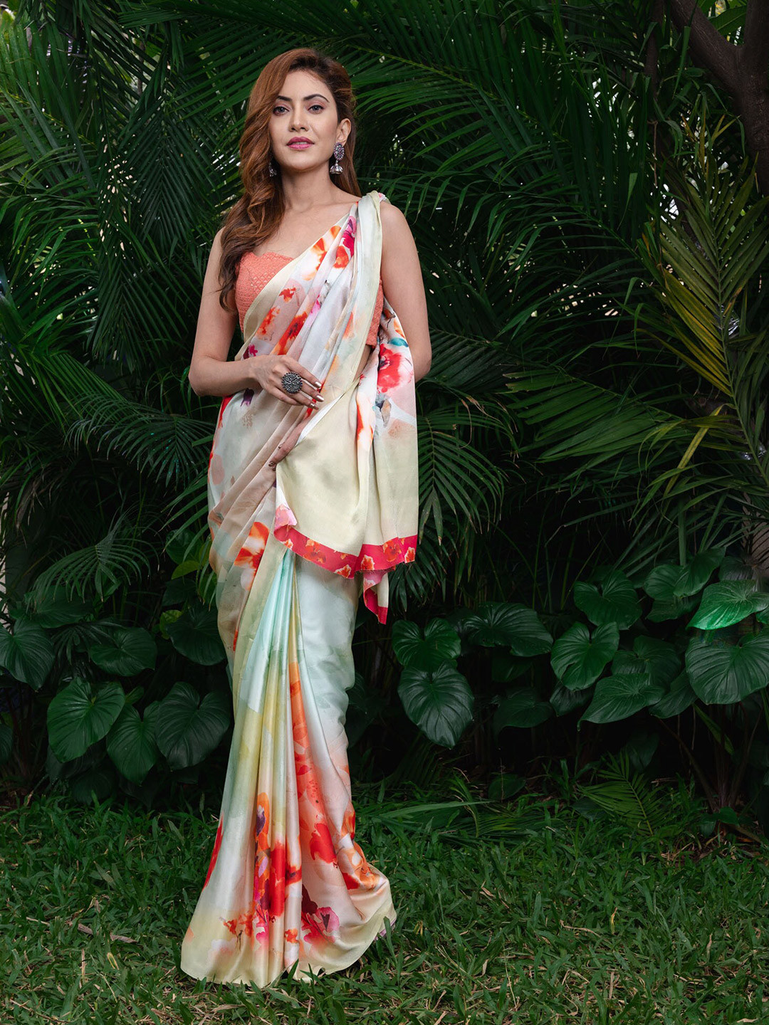 

BEATITUDE Off White & Pink Floral Satin Saree