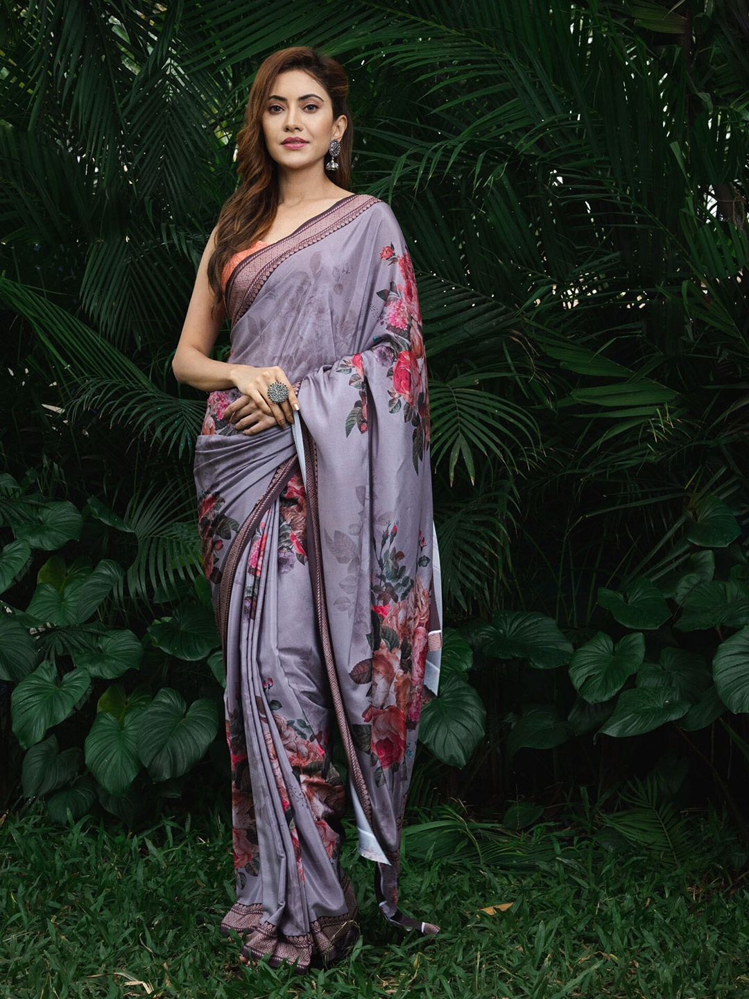 

BEATITUDE Grey & Red Floral Silk Blend Saree