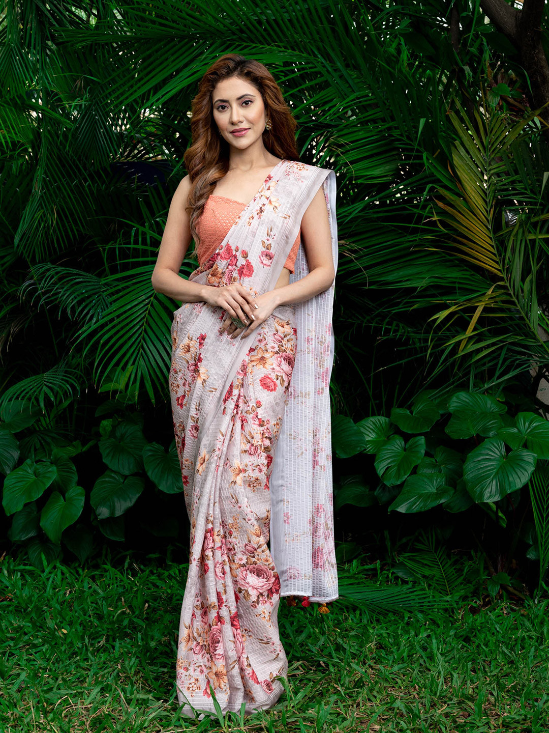 

BEATITUDE White & Red Floral Sequinned Silk Blend Saree