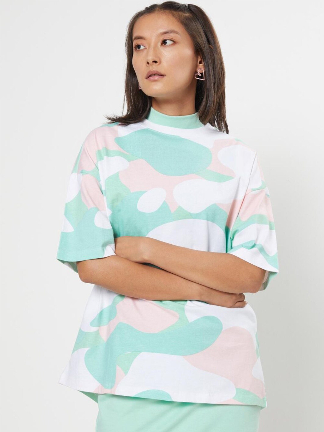 

Bewakoof Women White & Blue Printed Turtle Neck Raw Edge Loose T-shirt