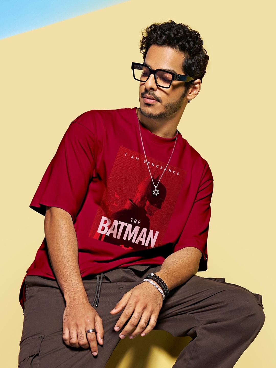 

Bewakoof Men Batman Poster Graphic Printed Oversized T-shirt, Red