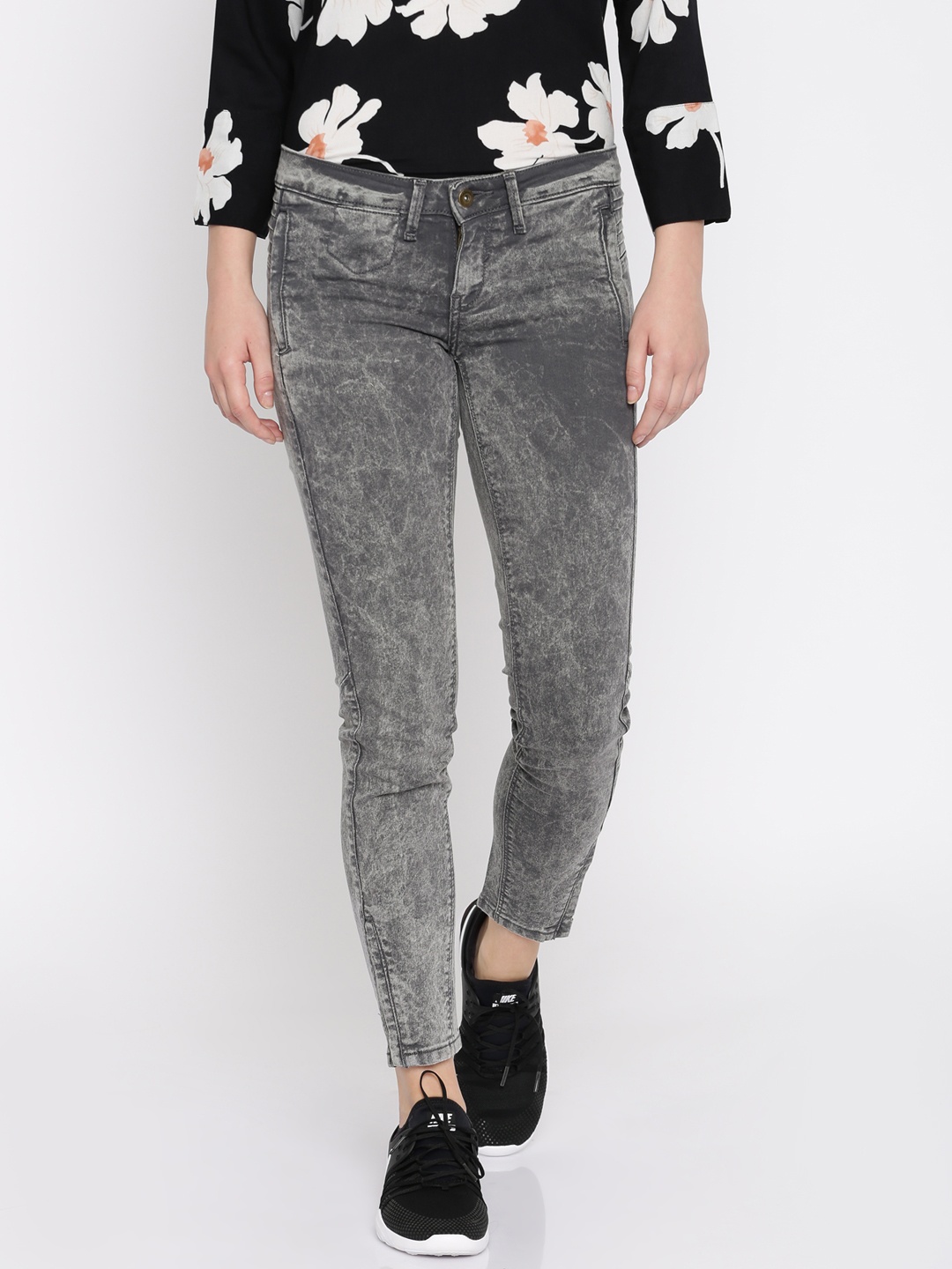 

Vero Moda Women Grey Low-Rise Stretchable Jeans