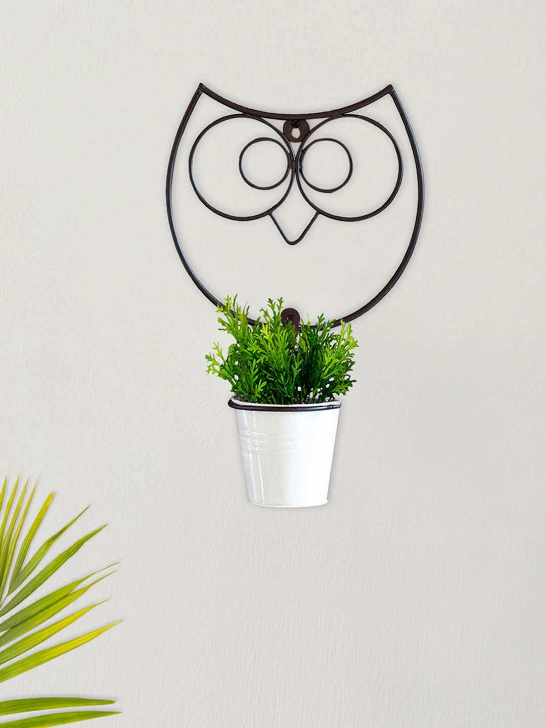 

ExclusiveLane White Solid Wide Eyed Owl Iron Wall Planter Pot With Holder