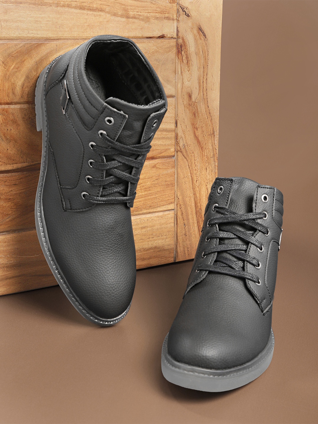 

Roadster Men Mid-Top Boots with Buckle Detail, Black