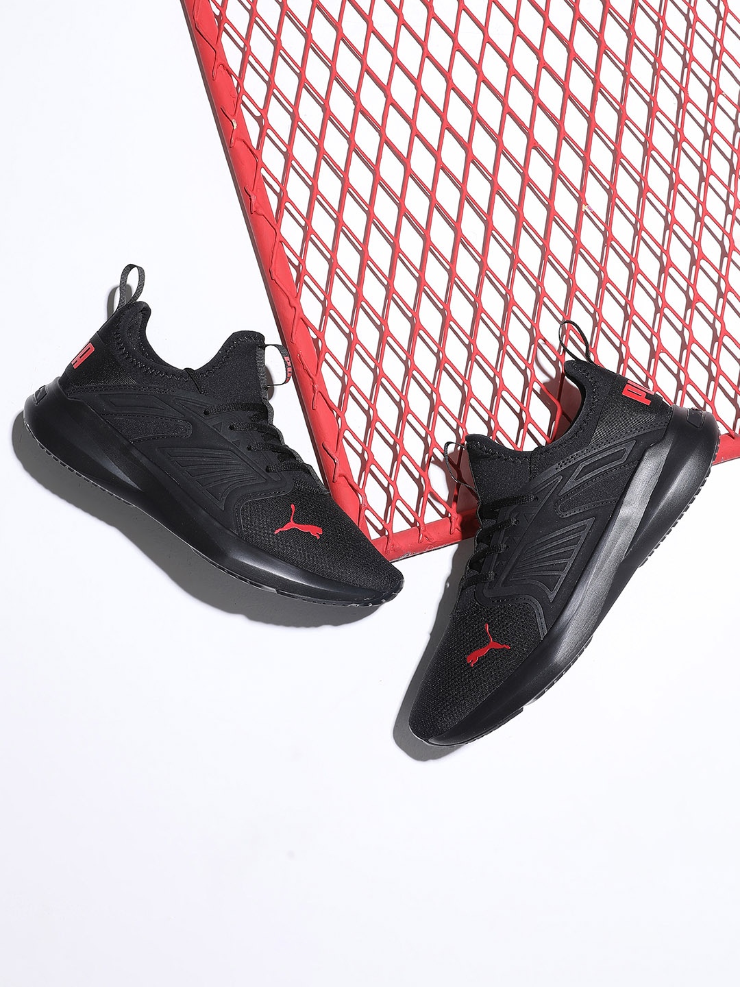 

Puma Men Black Softride Fly Walking Shoes