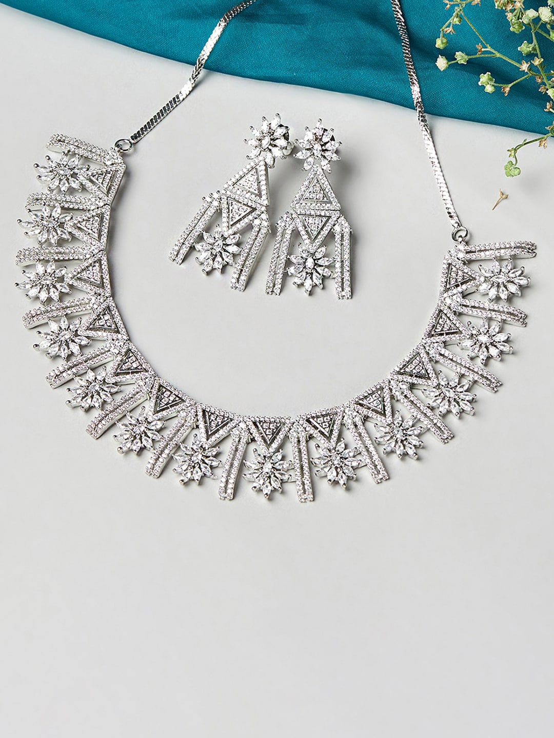 

Voylla Rhodium-Plated Silver Toned Stone-Studded & Beaded Jewellery Set