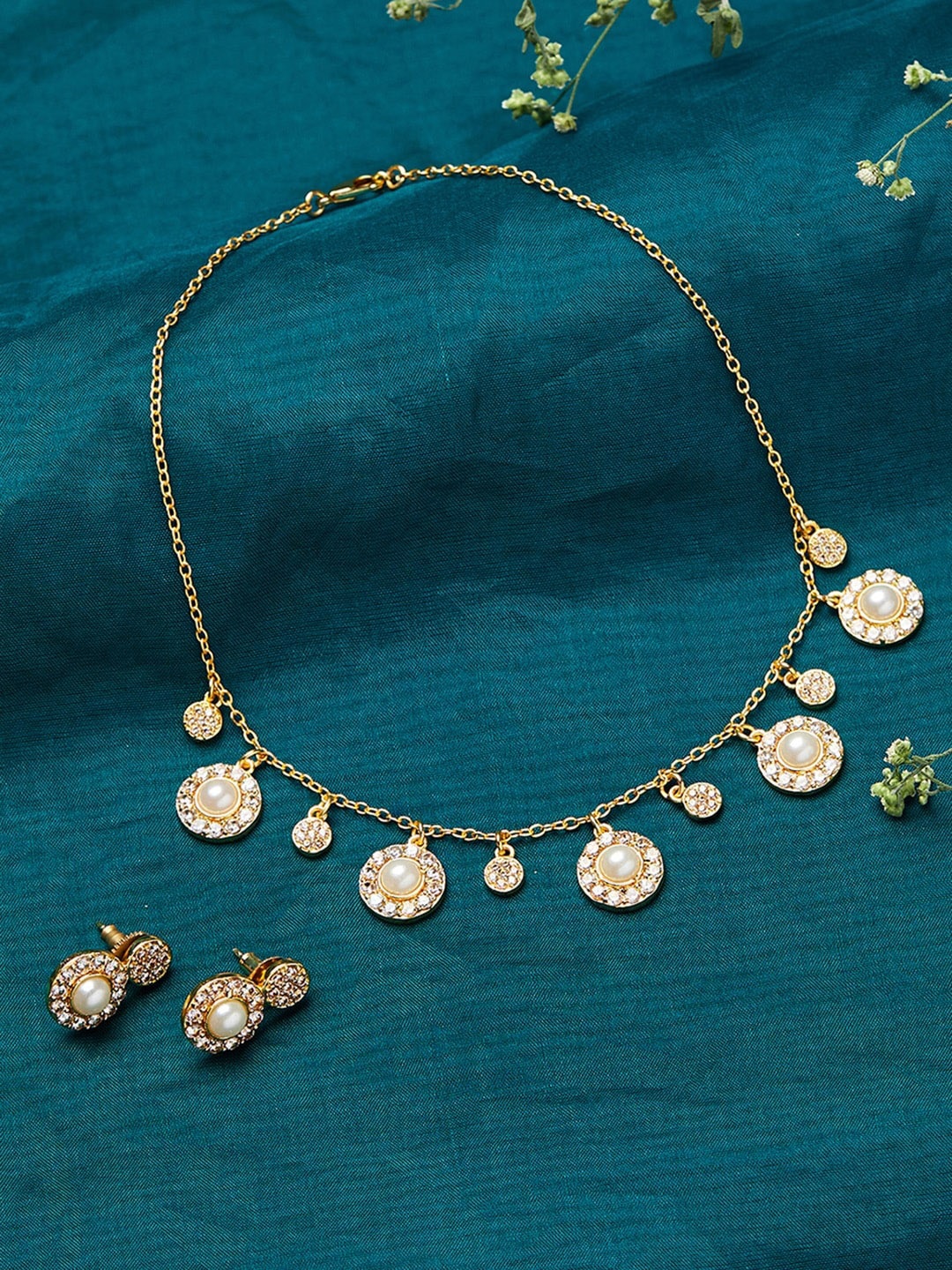 

Voylla Gold-Plated White Pearl Beaded Jewellery Set