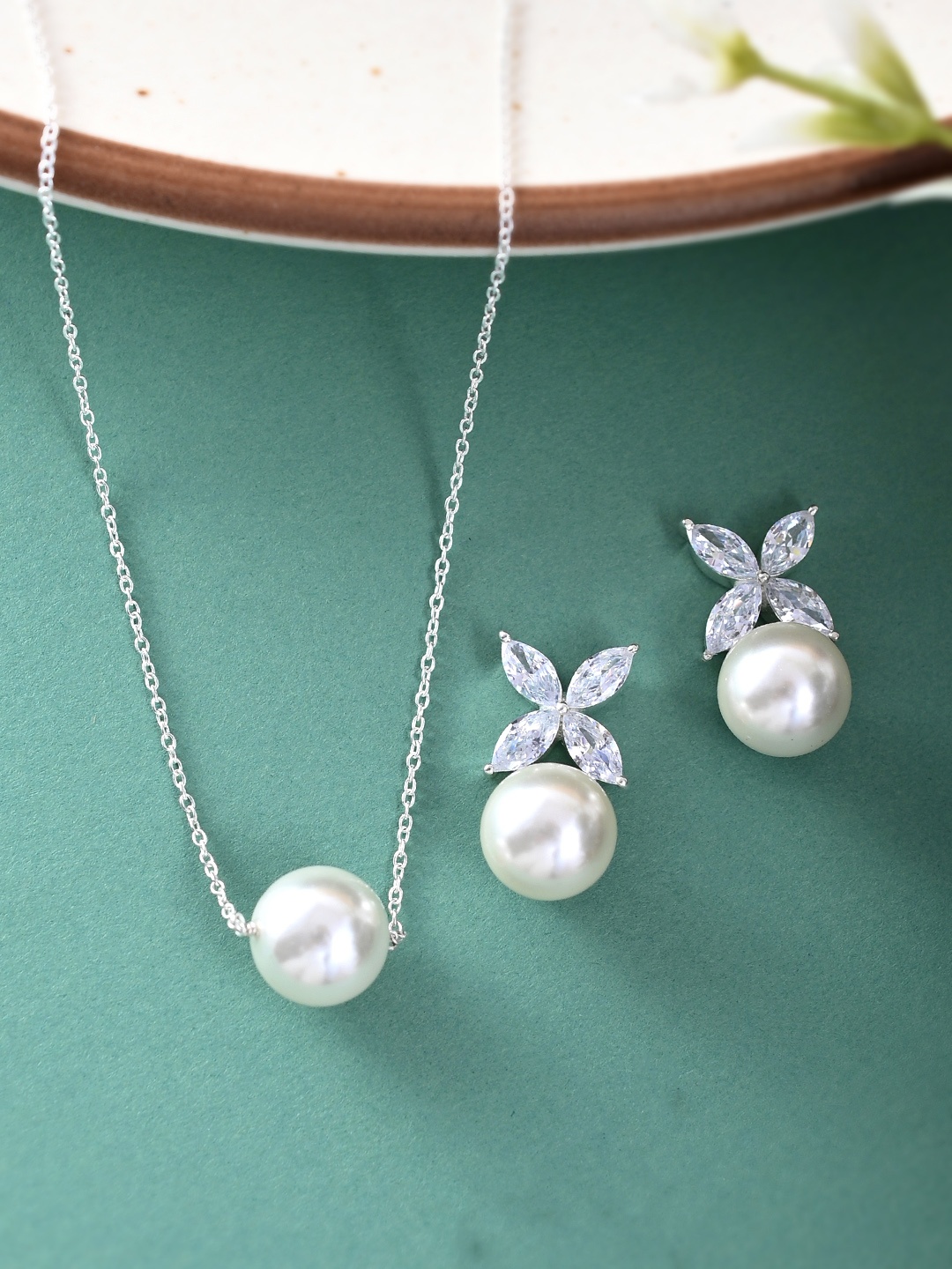 

Studio Voylla 925 Sterling Silver White Floral Necklace Set