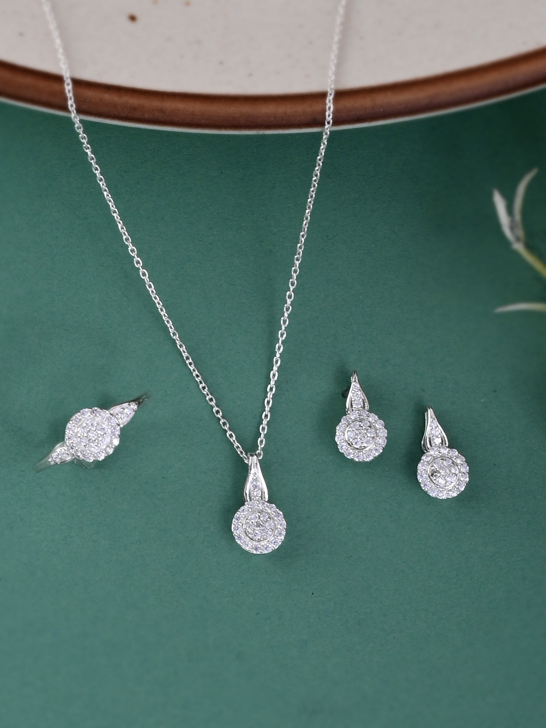 

Studio Voylla Women 925 Sterling Silver Toned Stone Studded & Beaded Jewellery Set