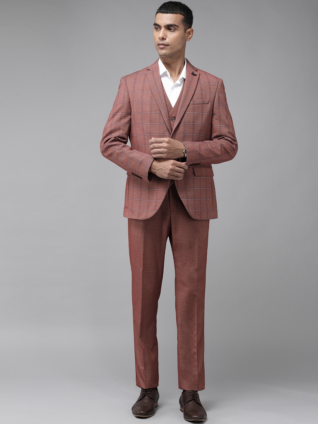 

Blackberrys Men Burgundy Solid Slim Fit 3 Piece Formal Suits