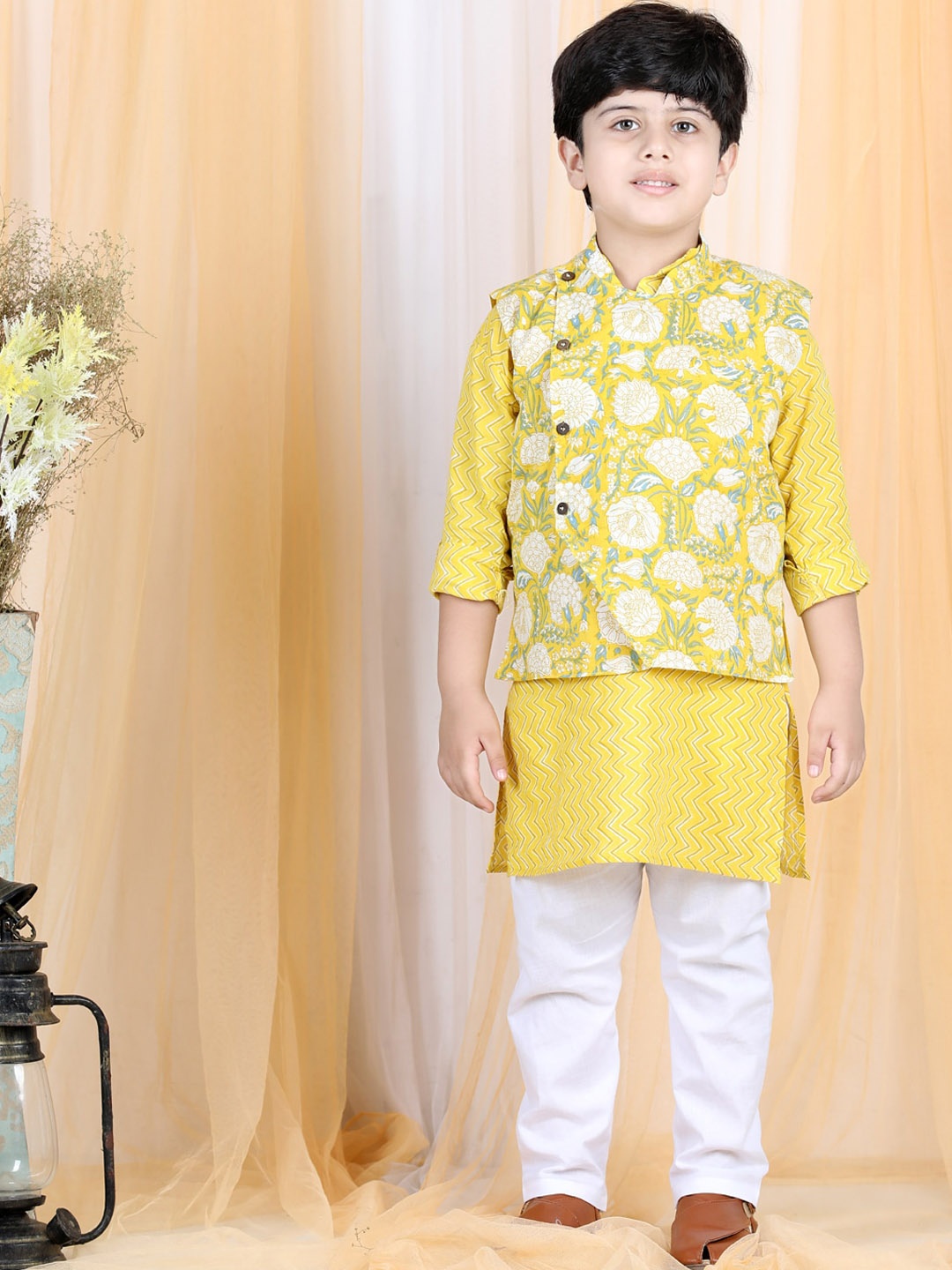 

LIL PITAARA Boys Yellow Pure Cotton Kurti with Trousers
