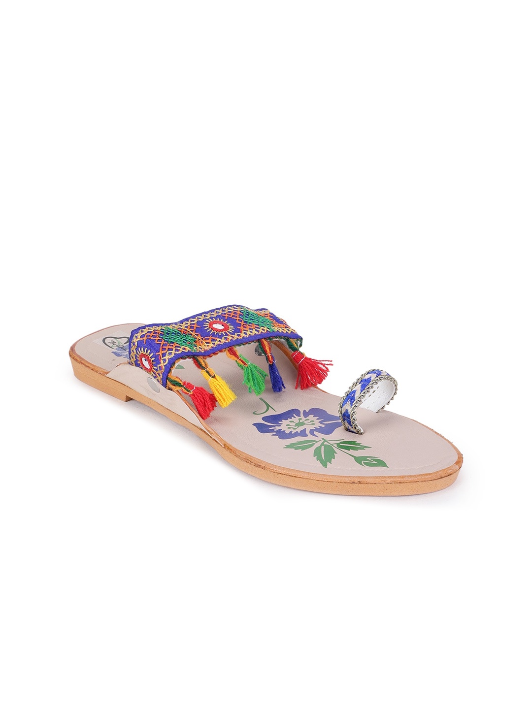 

The Desi Dulhan Women Cream-Coloured Embellished Leather Ethnic Flats