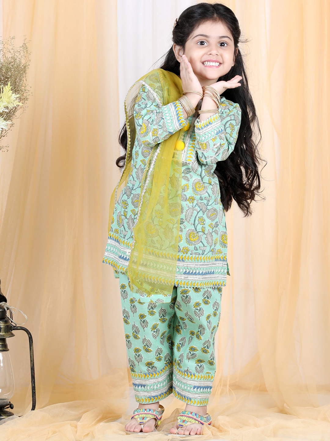 

LIL PITAARA Girls Green Floral Pure Cotton Kurta with Patiala & With Dupatta