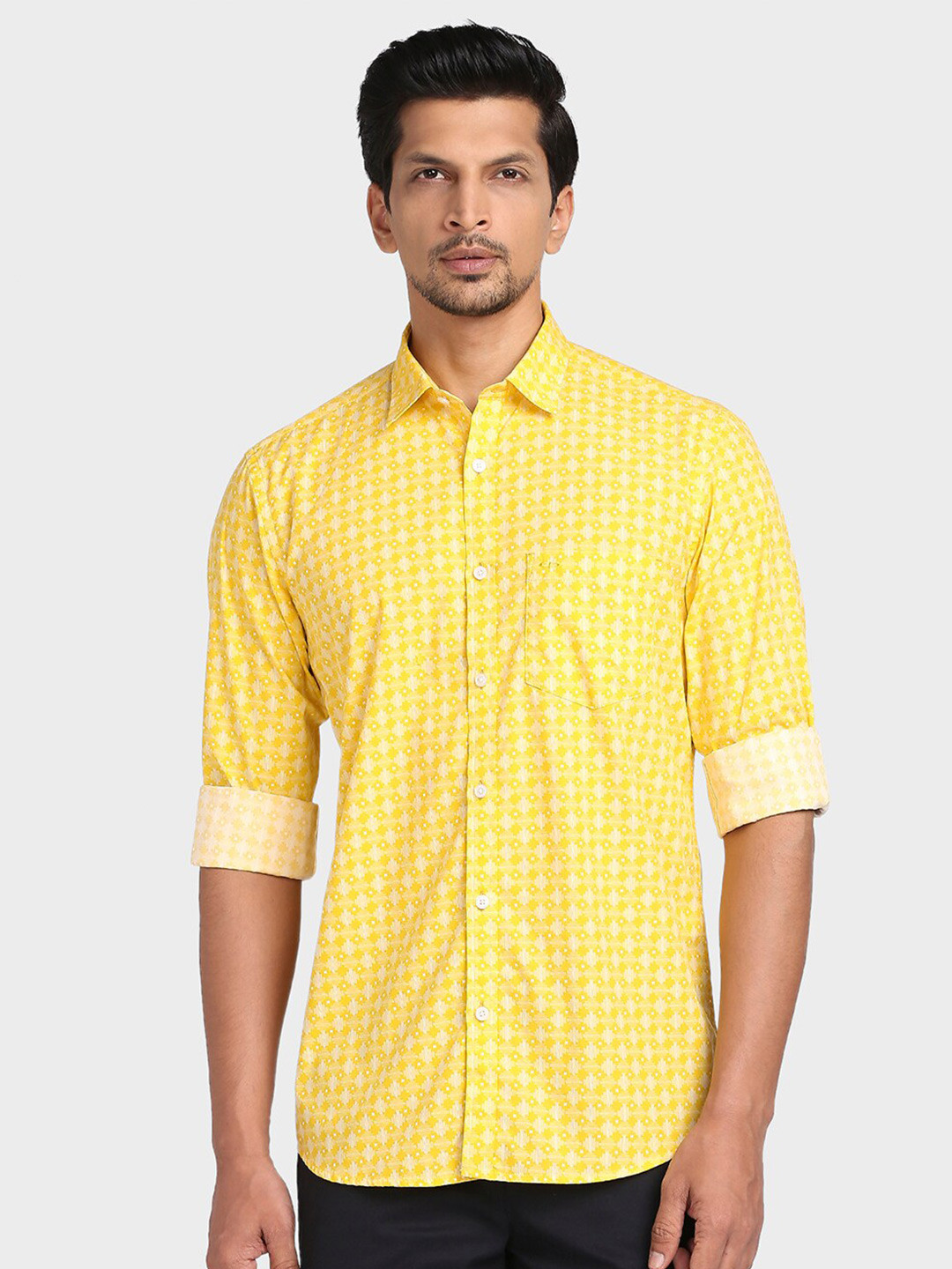 

ColorPlus Men Yellow & White Tailored Fit Printed Casual Shirt