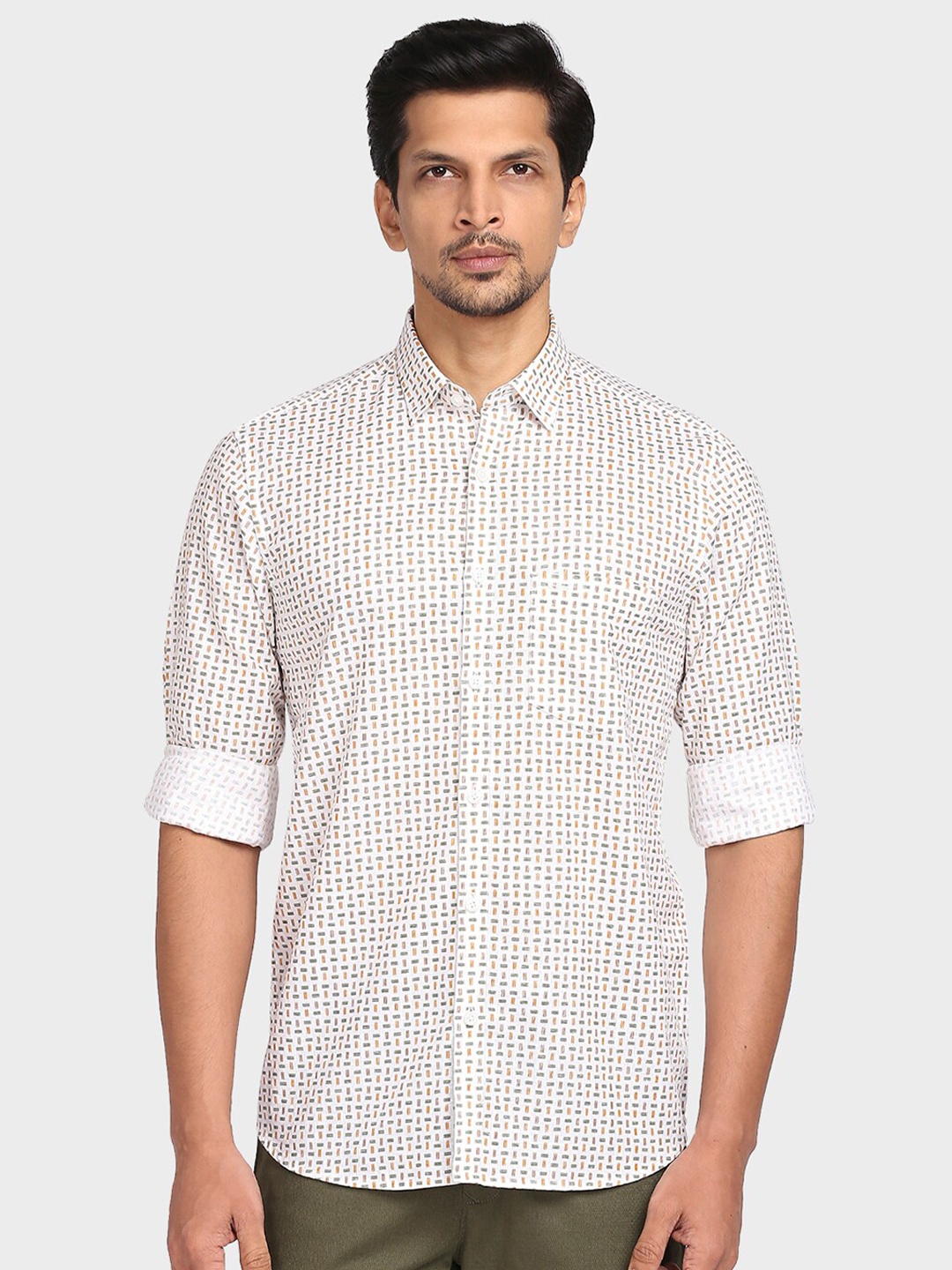 

ColorPlus Men Off White Tailored Fit Printed Casual Shirt