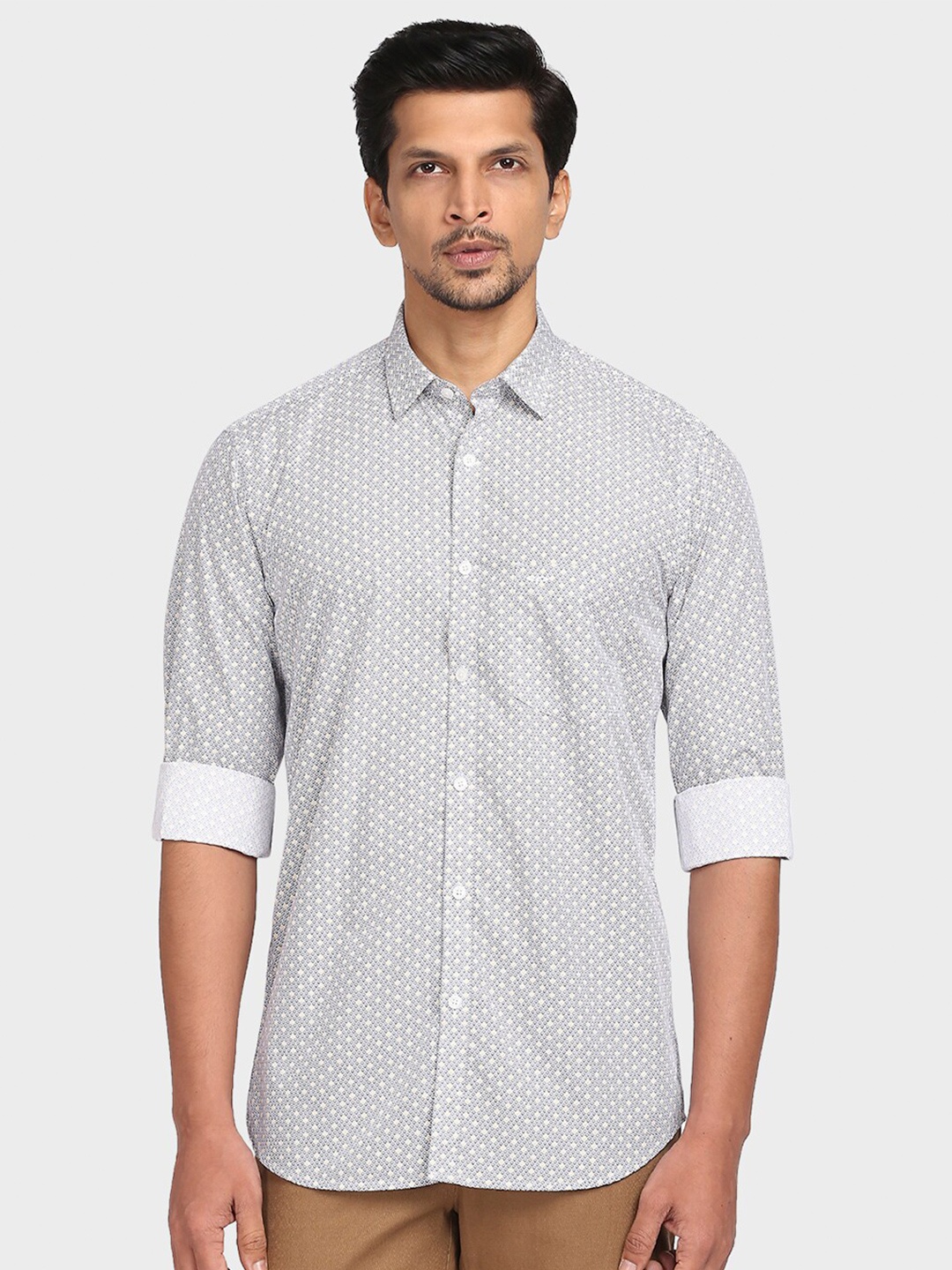 

ColorPlus Men Off White Tailored Fit Micro Geometric Printed Casual Shirt