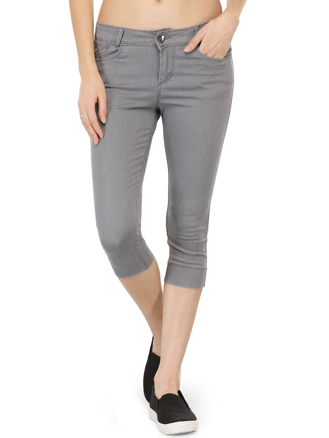 

Xpose Women Grey Solid Regular Fit Capris