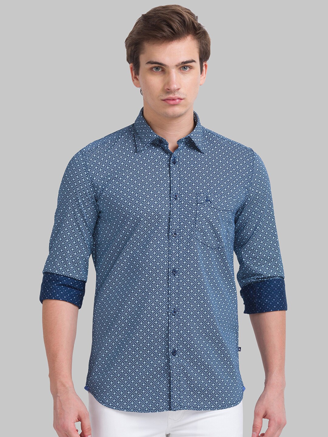

Parx Men Blue & White Slim Fit Printed Casual Shirt