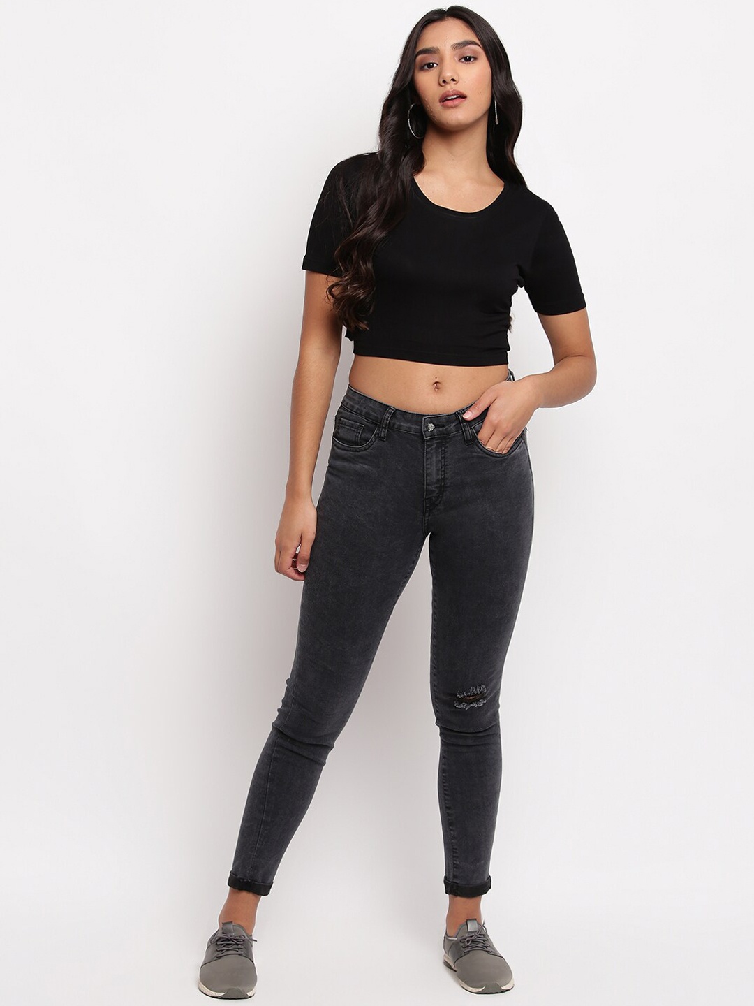 

TALES & STORIES Women Black Skinny Fit Mildly Distressed Stretchable Jeans