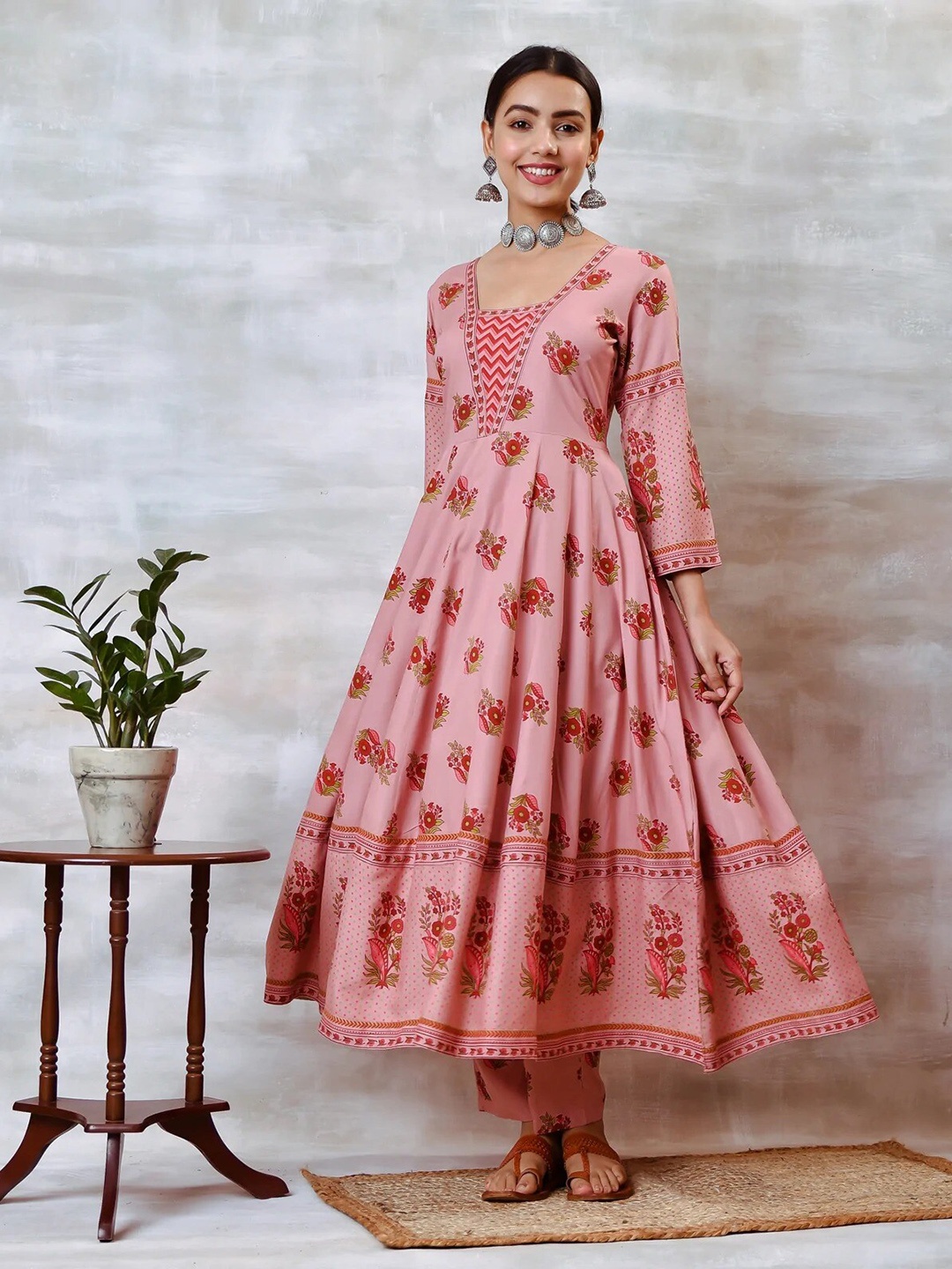 

Rustorange Women Women Pink Floral Printed Empire Kurta with Trousers