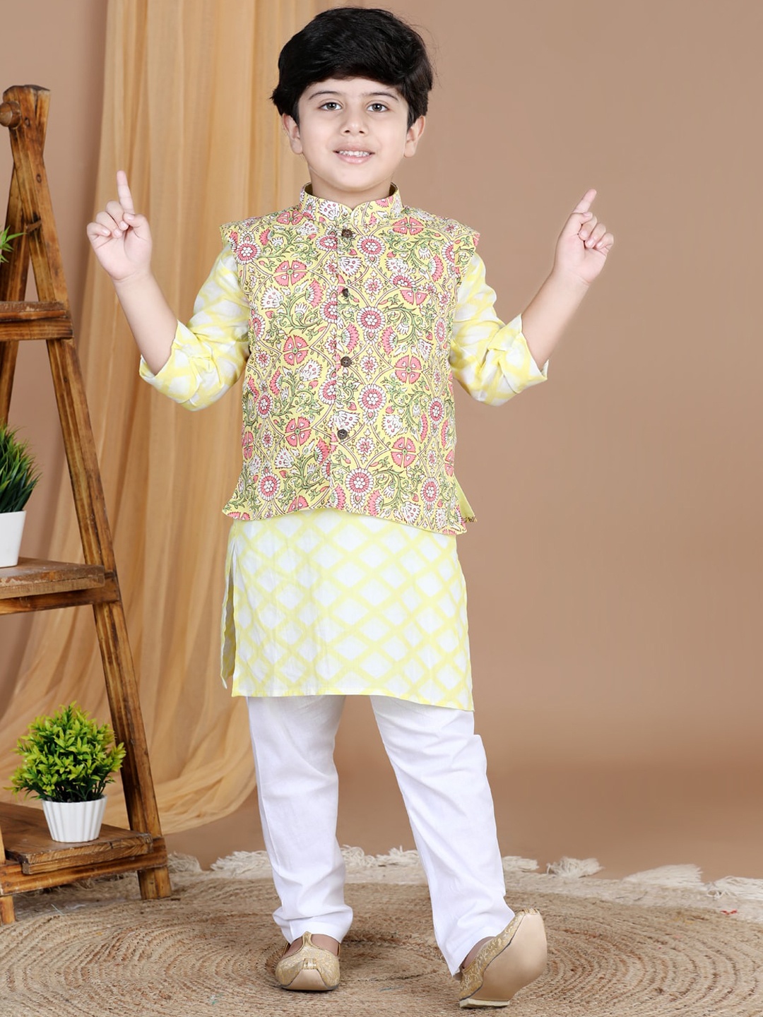 

LIL PITAARA Boys Yellow Ethnic Motifs Printed Layered Pure Cotton Kurta with Churidar