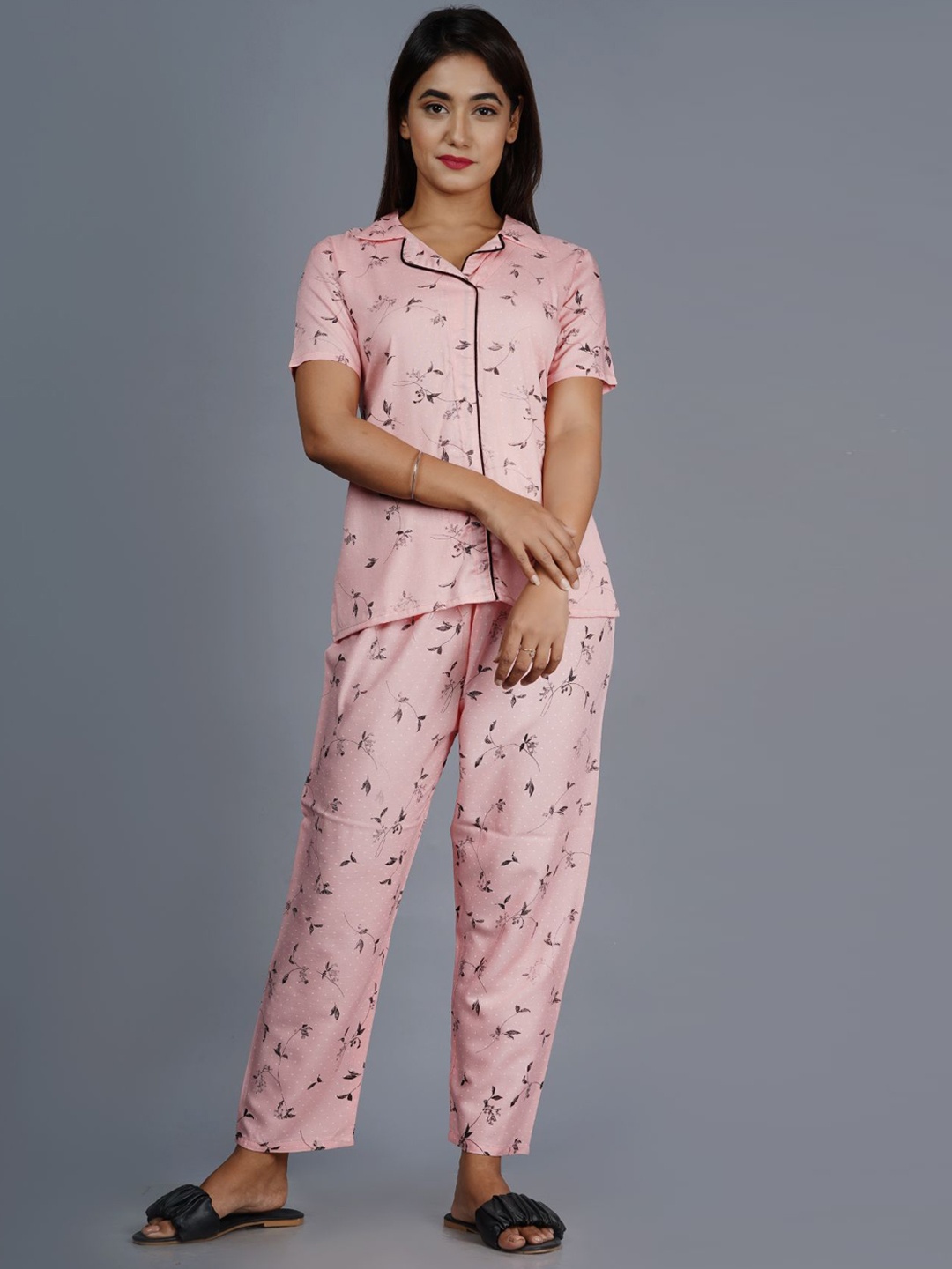 

Lovista Women Peach-Coloured & Black Printed Night suit