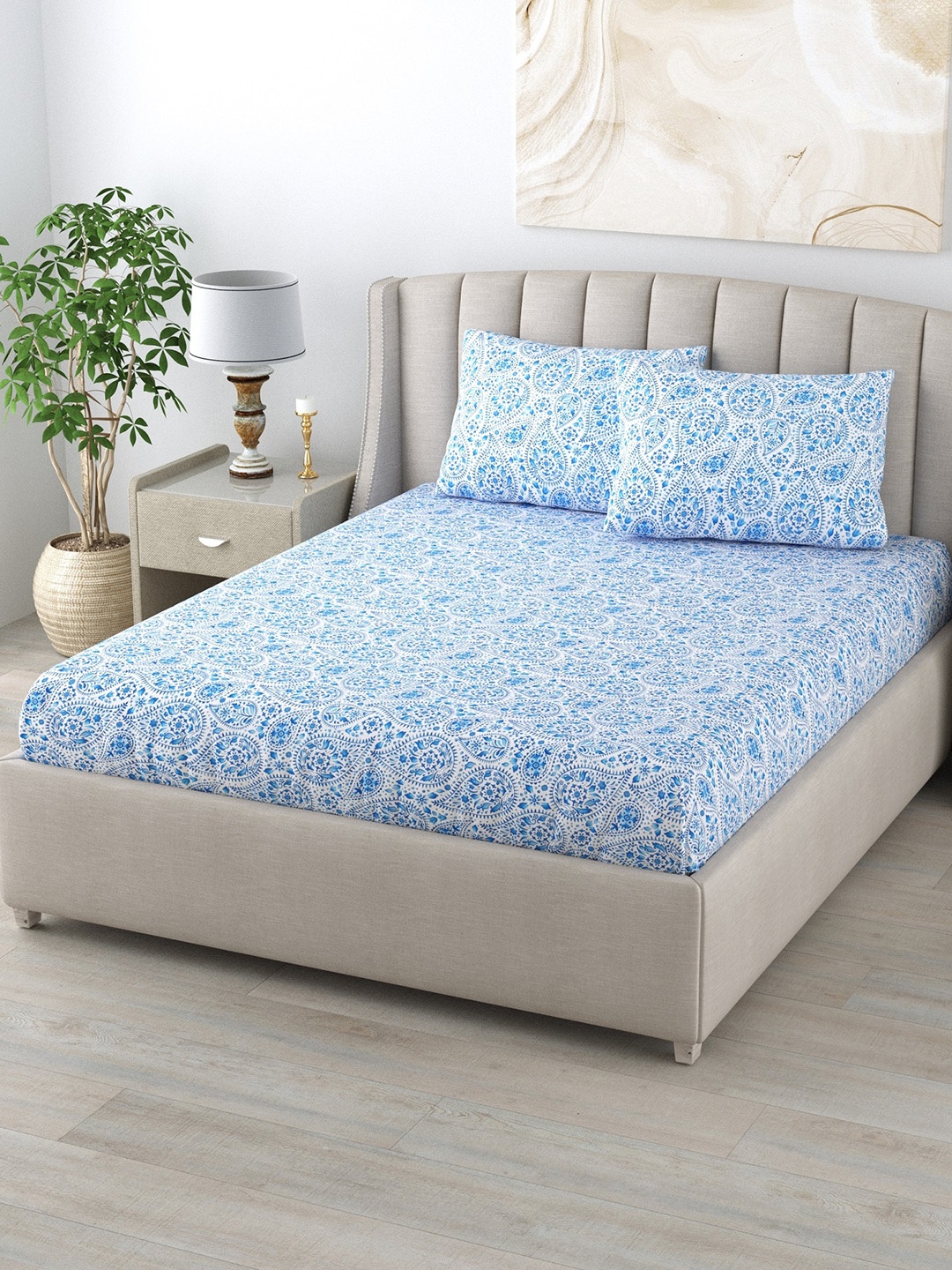 

LINENWALAS Happy Sleeping Blue & White Floral 180 TC King Bedsheet with 2 Pillow Covers