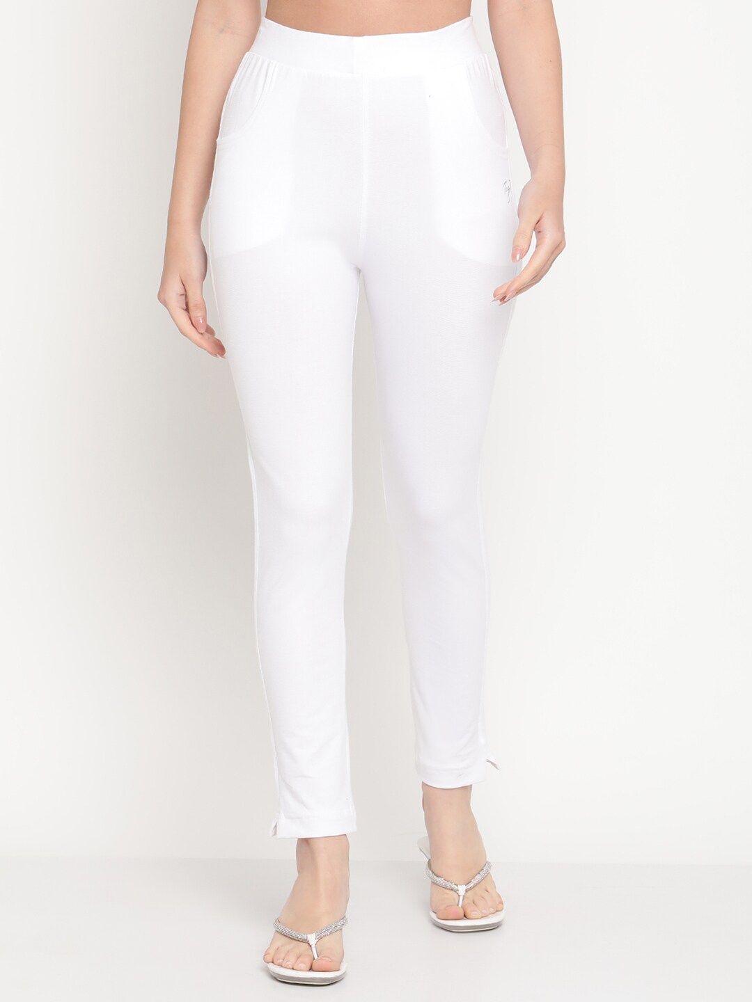 

TAG 7 Women White Solid Comfortable-Fit Jeggings