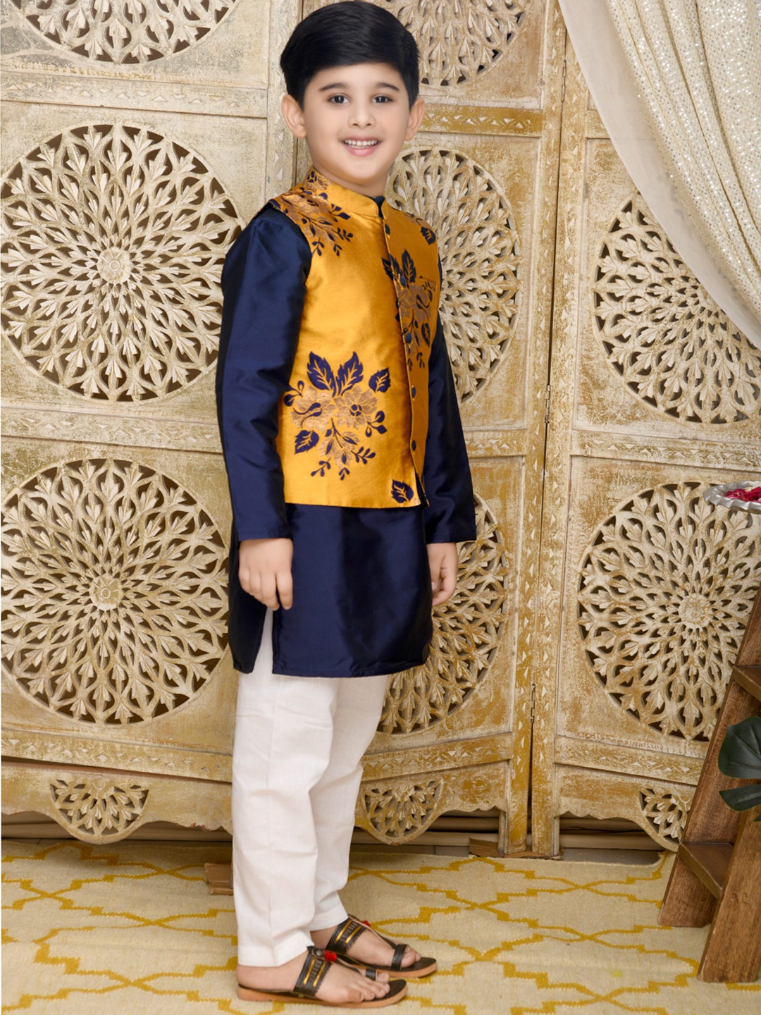 

SAKA DESIGNS Boys Blue Floral Pure Cotton Kurta with Pyjamas