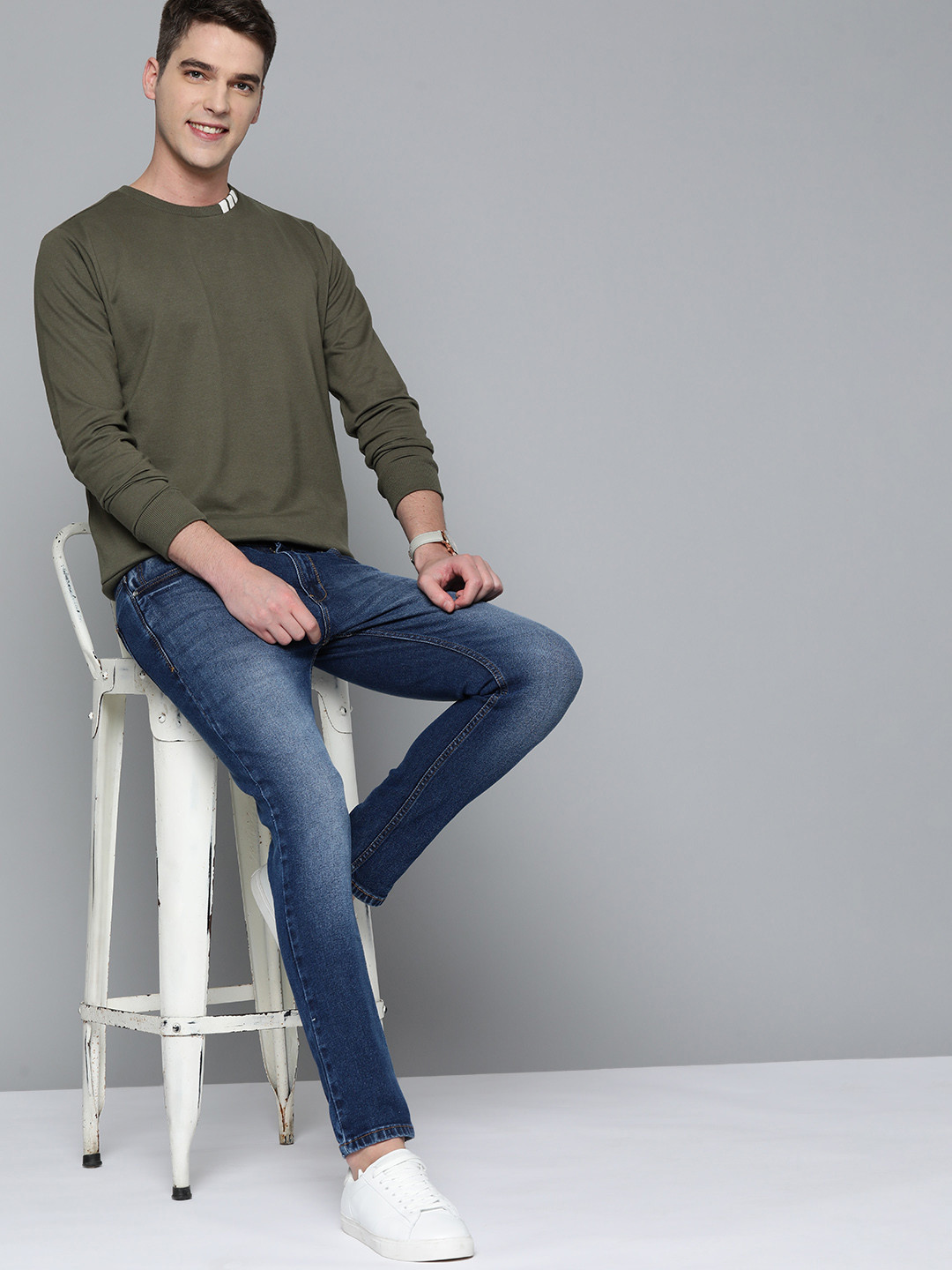 

Mast & Harbour Men Olive Green Solid Sweatshirt