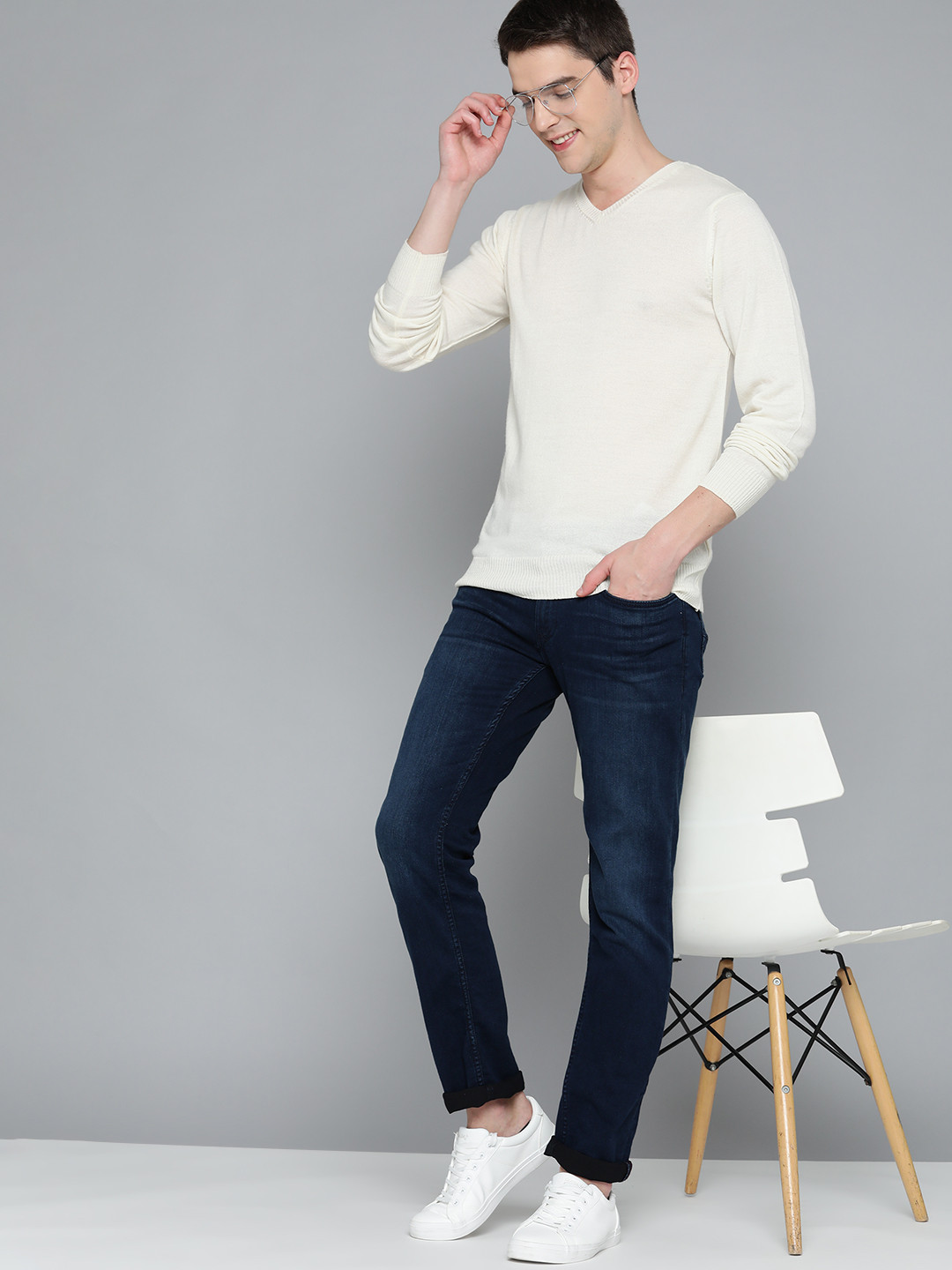 

Mast & Harbour Men White Solid Acro Wool Pullover