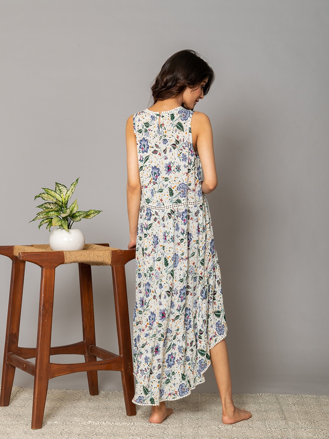 

WESTIFIED White Floral A-Line Midi Dress
