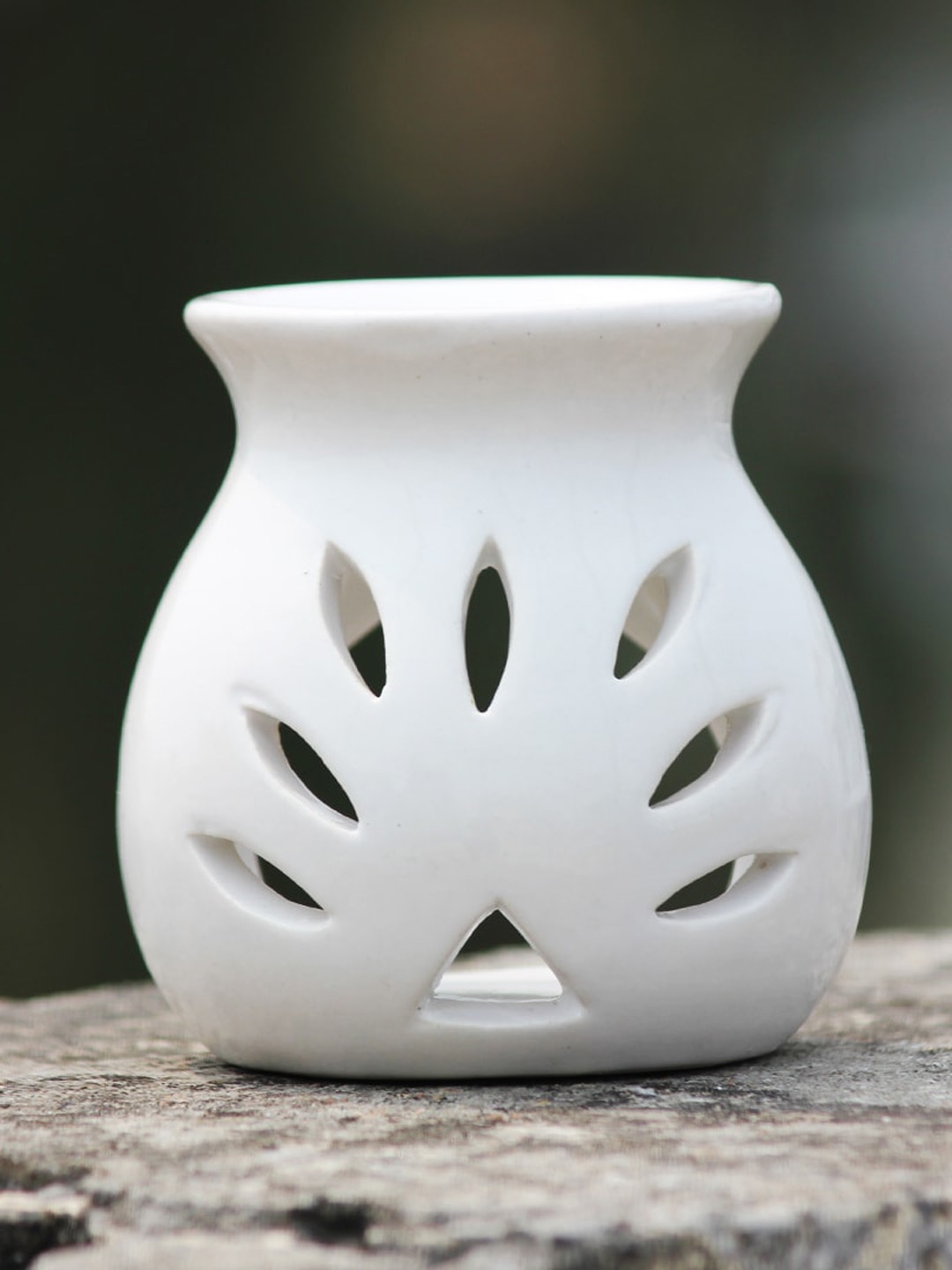 

Brahmz White Ceramic Aroma Oil Diffuser Burner for Aromatherapy