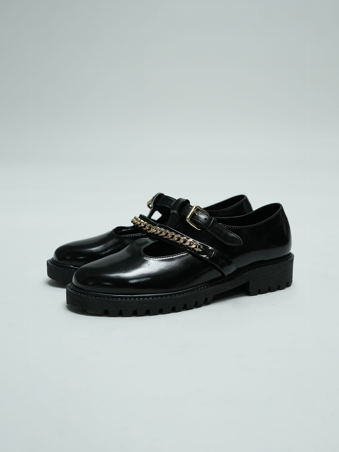 

Theater Women Black Derbys