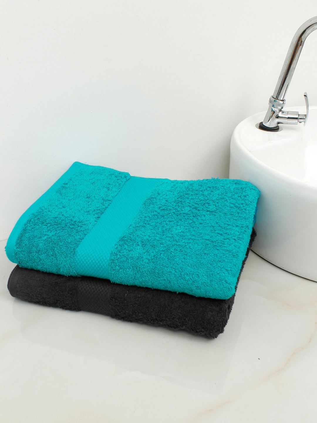 

AVI Living Set Of 2 Black & Turquoise Blue Solid 500GSM Pure Cotton Bath Towels