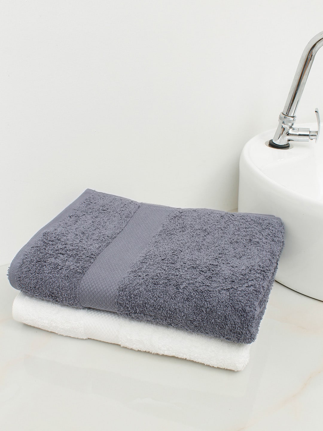 

AVI Living Set Of 2 Solid 500 GSM Cotton Bath Towels, White