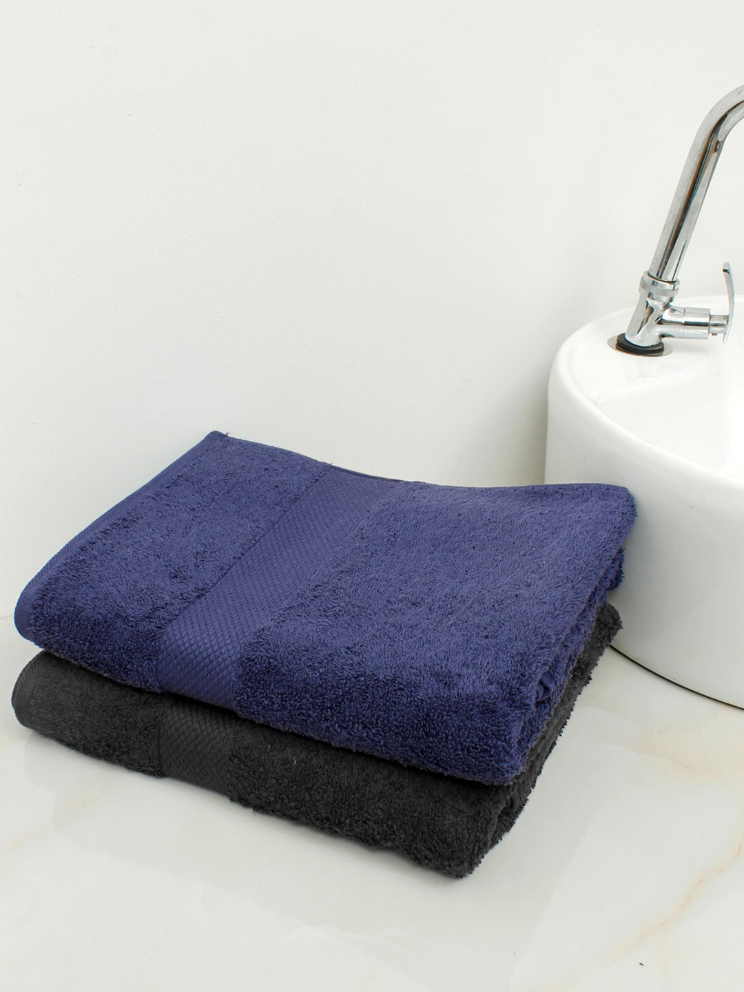 

AVI Living Black & Blue Set Of 2 Solid 500 GSM Cotton Bath Towels