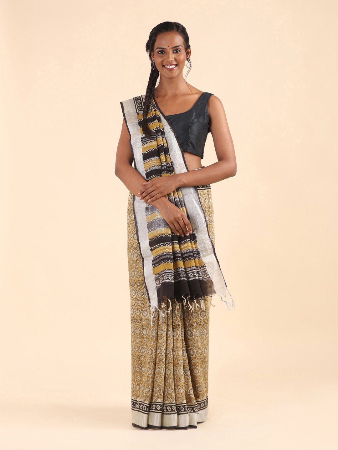 

Taneira Green & Silver-Toned Floral Linen Blend Bagru Saree