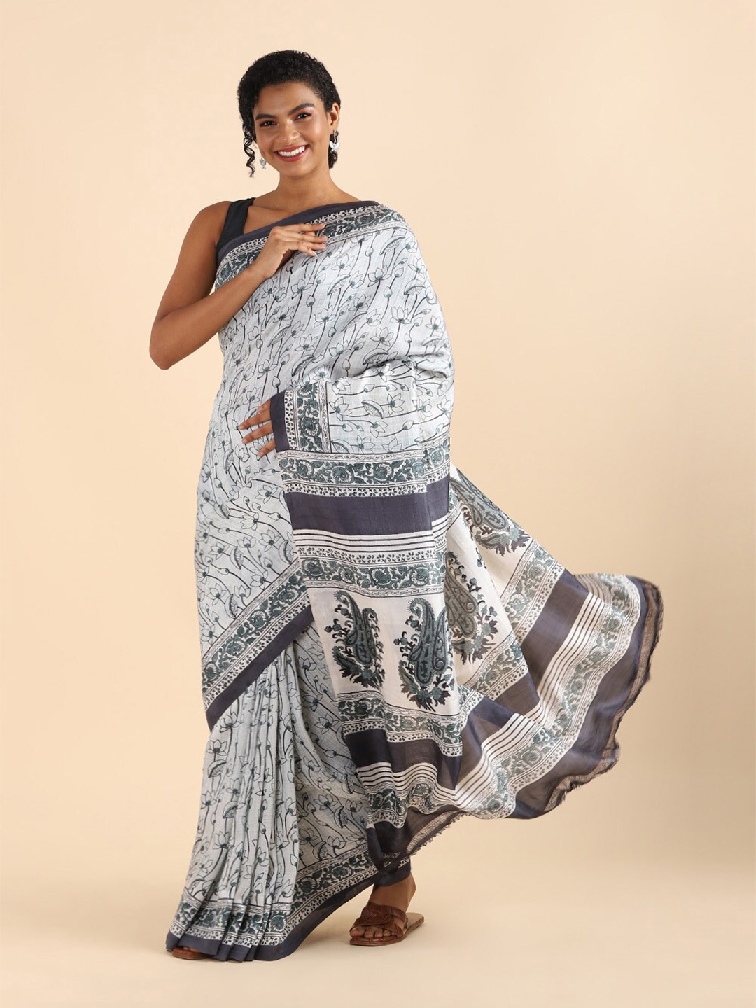 

Taneira Grey & Off White Floral Pure Silk Saree