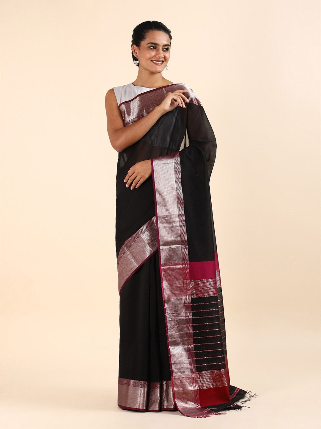 

Taneira Black & Red Zari Silk Cotton Maheshwari Saree