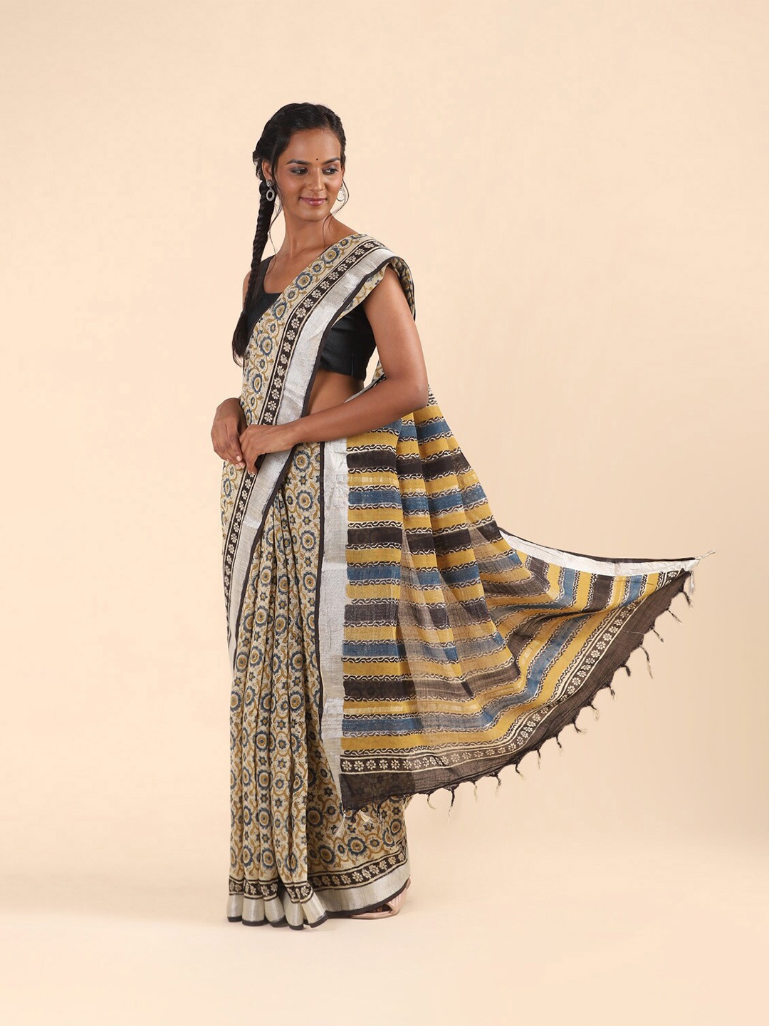 

Taneira Beige & Black Striped Zari Linen Bagru Saree
