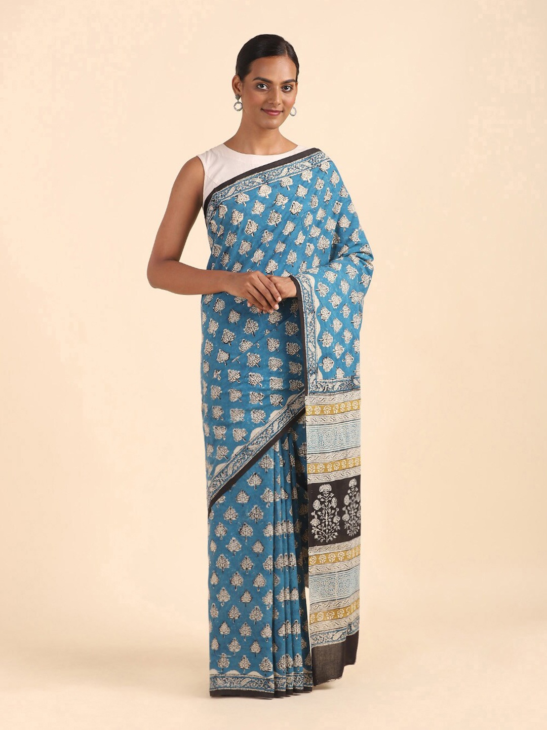

Taneira Blue & White Floral Pure Cotton Bagru Saree