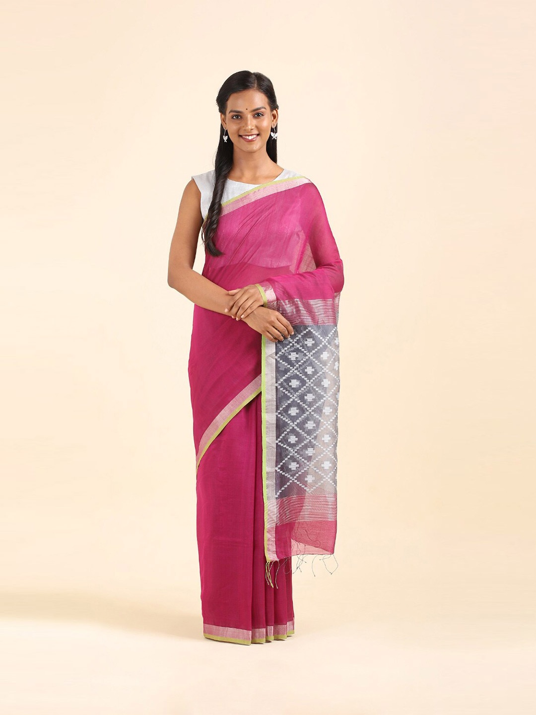 

Taneira Pink & Silver-Toned Zari Silk Cotton Jamdani Saree