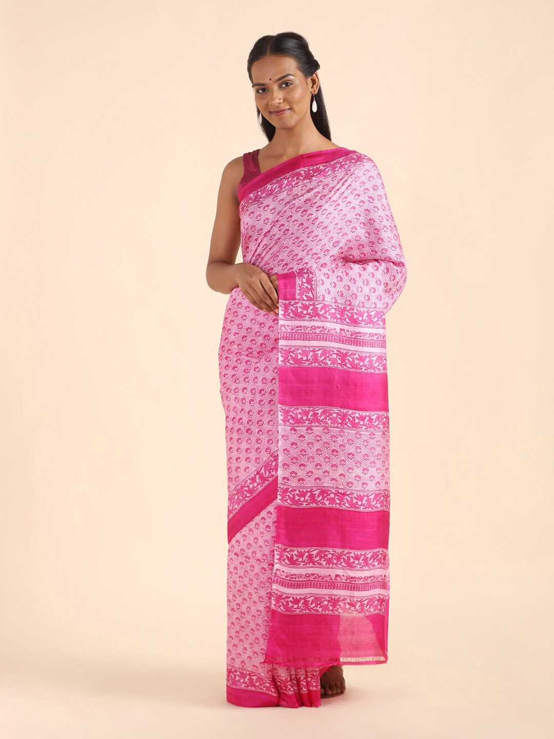 

Taneira Pink & White Floral Printed Pure Silk Saree