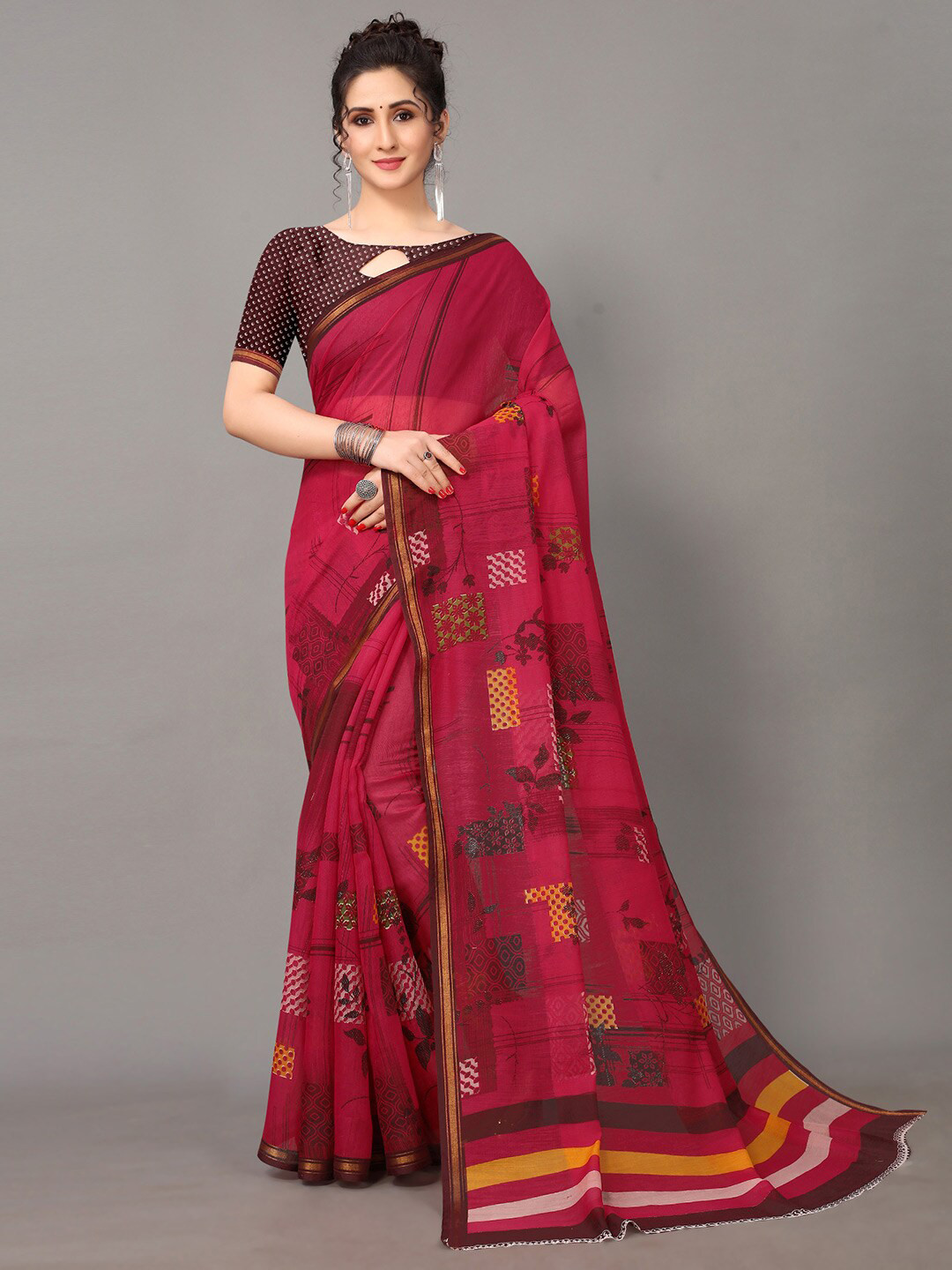 

HRITIKA Red & Black Printed Saree